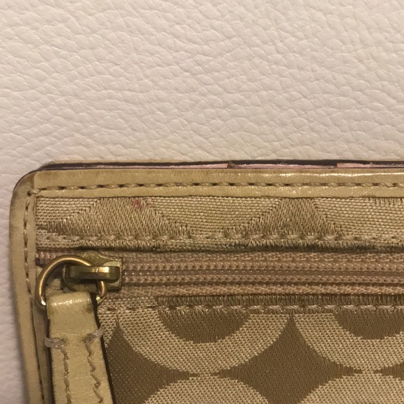 Coach Bi-fold Wallet - Picture 6 of 6